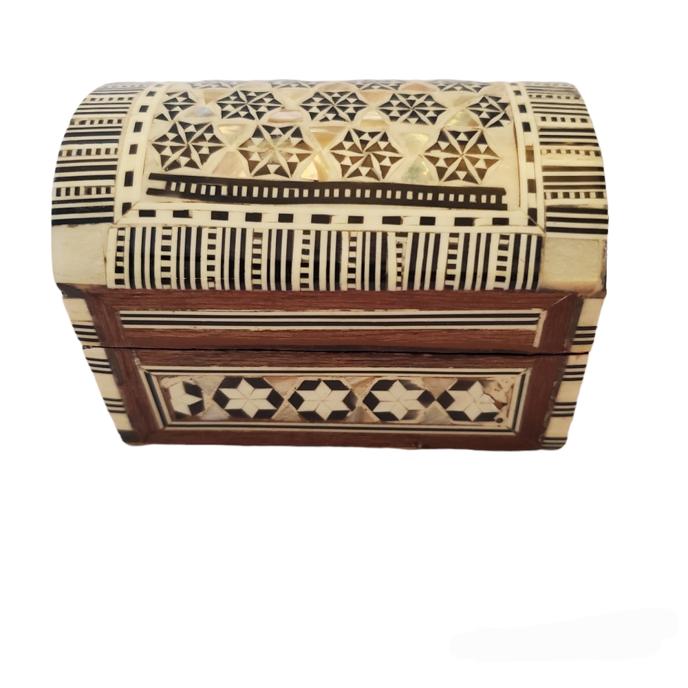 Vintage Moroccan Marquetry Inlaid Mother of Pearl trinket box wood